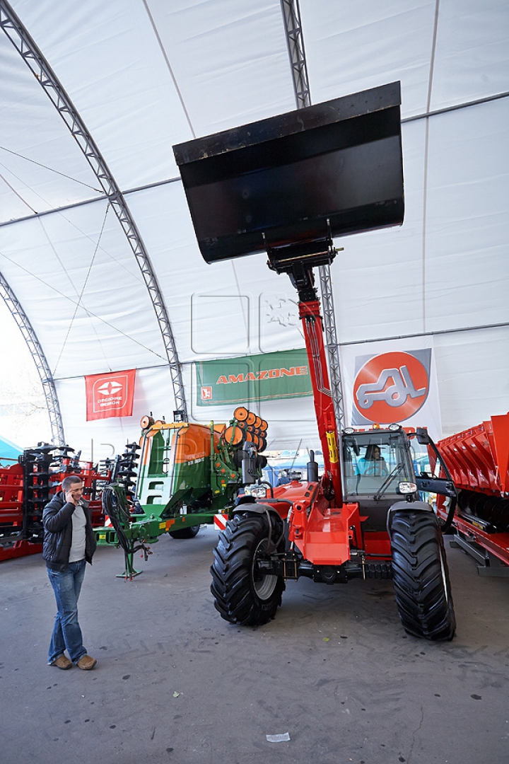 Tractoare Lamborghini, automobile de lux şi animale exotice. Centrul Moldexpo a fost lăsat pe mâna fermierilor (FOTO/VIDEO)