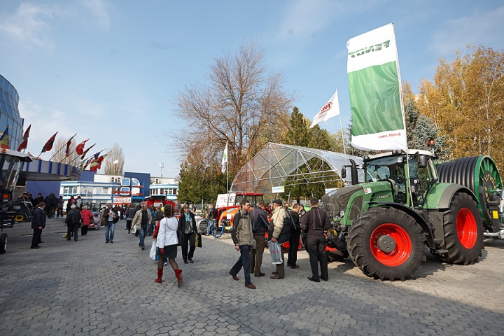 Tractoare Lamborghini, automobile de lux şi animale exotice. Centrul Moldexpo a fost lăsat pe mâna fermierilor (FOTO/VIDEO)