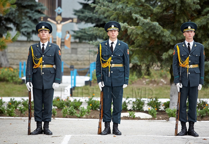 După un an de cătănie, mulţi dintre cei mai buni soldaţi în termen nu-şi văd viitorul în Armată GALERIE FOTO