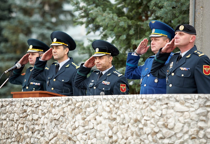 După un an de cătănie, mulţi dintre cei mai buni soldaţi în termen nu-şi văd viitorul în Armată GALERIE FOTO