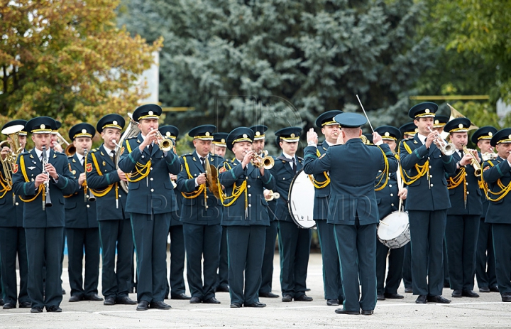 După un an de cătănie, mulţi dintre cei mai buni soldaţi în termen nu-şi văd viitorul în Armată GALERIE FOTO