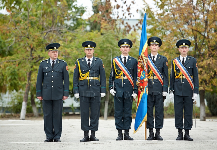 După un an de cătănie, mulţi dintre cei mai buni soldaţi în termen nu-şi văd viitorul în Armată GALERIE FOTO