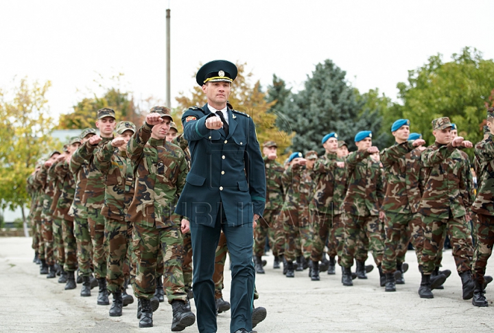 După un an de cătănie, mulţi dintre cei mai buni soldaţi în termen nu-şi văd viitorul în Armată GALERIE FOTO