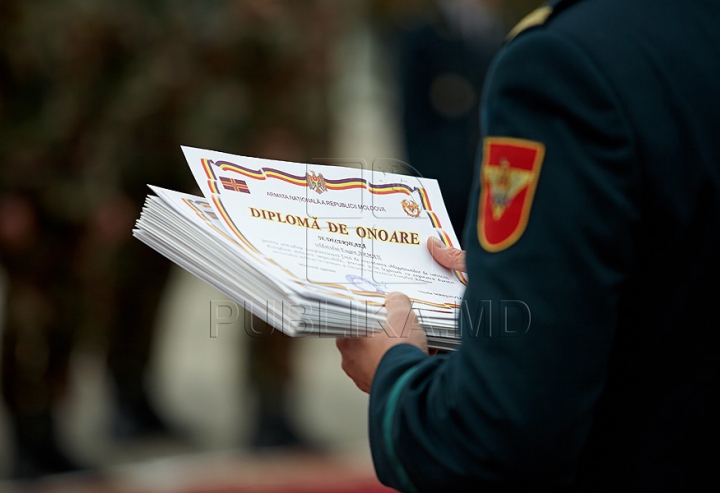 După un an de cătănie, mulţi dintre cei mai buni soldaţi în termen nu-şi văd viitorul în Armată GALERIE FOTO