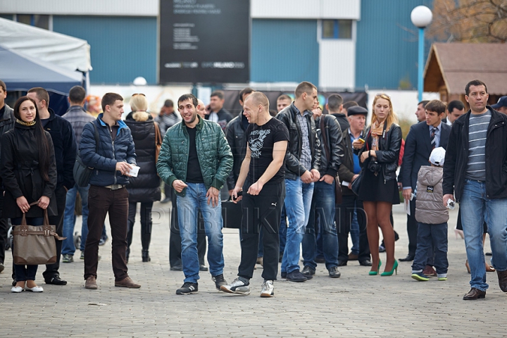 Arme, camere de supraveghere şi diverse tehnologii în domeniul apărării, la Moldexpo FOTO