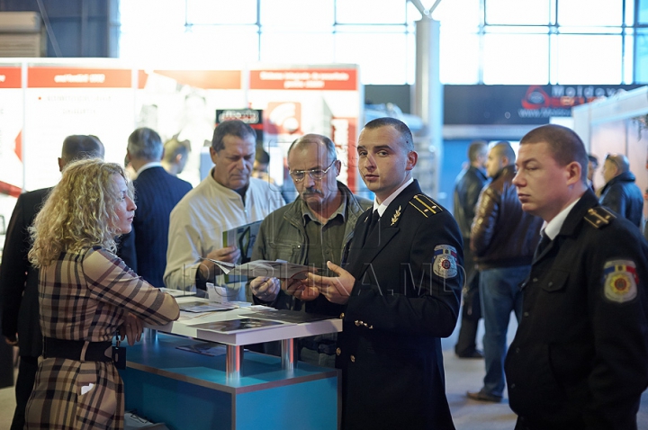 Arme, camere de supraveghere şi diverse tehnologii în domeniul apărării, la Moldexpo FOTO