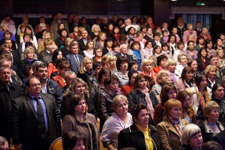 Cine sunt educatorul, învăţătorul şi profesorul anului 2013 (VIDEO/FOTO)