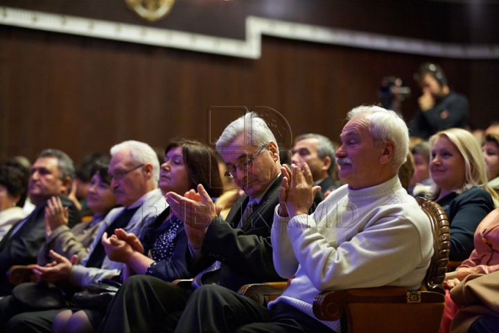 Cine sunt educatorul, învăţătorul şi profesorul anului 2013 (VIDEO/FOTO)