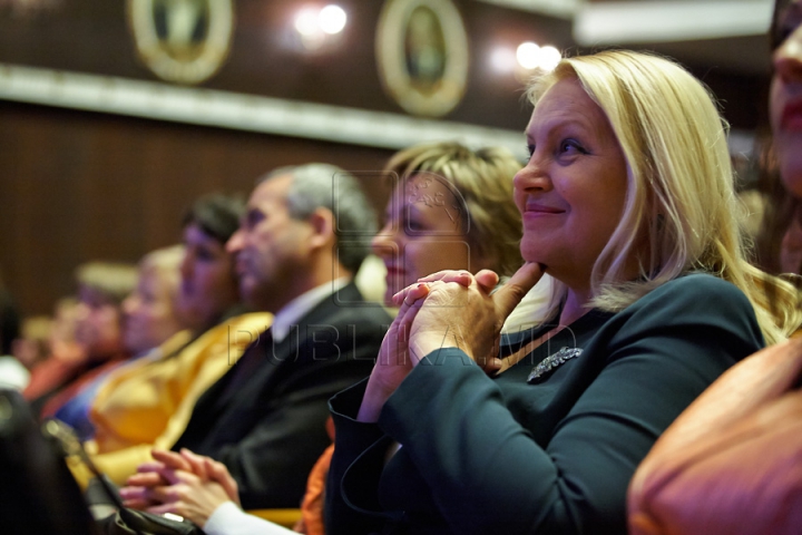 Cine sunt educatorul, învăţătorul şi profesorul anului 2013 (VIDEO/FOTO)