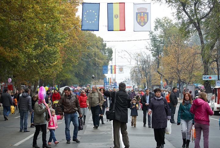 Mare sărbătoare şi voie bună în Chişinău! Startul distracţiei a fost dat de Dorin Chirtoacă FOTO/VIDEO