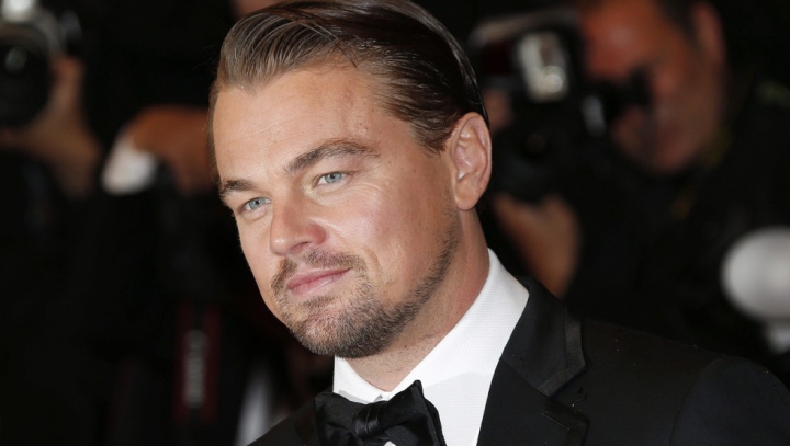 Leonardo DiCaprio s-a îndrăgostit de o româncă mai mică decât el cu 17 ani. AFLĂ cine este şi cum arată tânăra