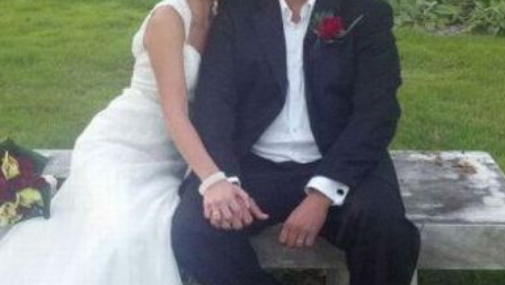 Ghinion în ziua nunţii. Vezi ce au păţit doi miri pe o stradă din Chişinău (FOTO)