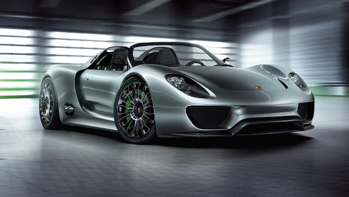 VIDEO FASCINANT! Porsche prezintă în detalii forţa celui mai nou supercar 918 Spyder cu trei motoare