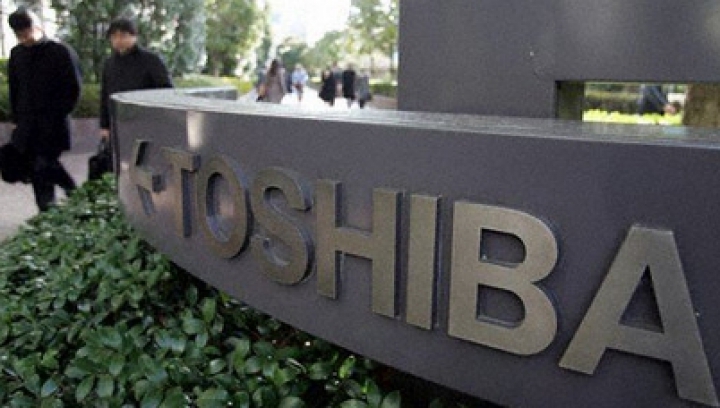 Toshiba va închide producţia la două dintre cele trei fabrici ale sale