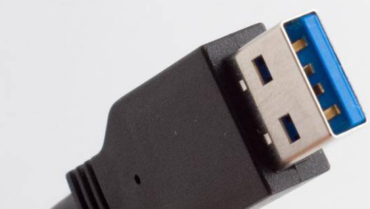 Stick-ul USB 3.0 - are doar 3 grame şi este rezistent la apă și şocuri