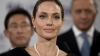 Angelina Jolie are complicaţii în urma operaţiei de reconstrucţie a sânilor. Actriţa se simte obosită şi are dureri foarte mari