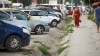 (FOTO) Ce au păţit mai mulţi şoferi care şi-au parcat neregulamentar maşinile pe un bulevard din Chişinău