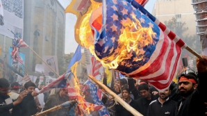 Proteste violente la Teheran: Mii de manifestanţi au strigat sloganuri anti-americane, iar drapelul SUA a fost ars în stradă