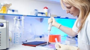 Un prim pas spre dezvoltarea unui tratament împotriva COVID-19. A fost identificat un anticorp uman care împiedică infecția respiratorie