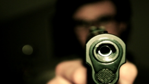 Atac armat la Paris: Un bărbat a deschis focul şi a rănit o persoană