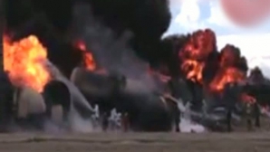 Incendiu de proporţii în Kazahstan. Un tren care transporta petrol a lovit o autocisternă cu benzină (VIDEO)