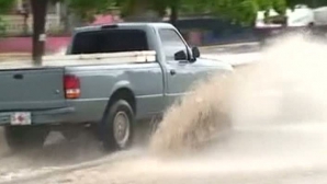 O nouă furtună a lovit Mexicul. Mai multe drumuri naţionale s-au transformat în adevărate râuri (VIDEO)