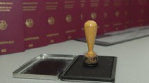 Moldovenii vor avea, începând cu anul viitor, paşapoarte bordo