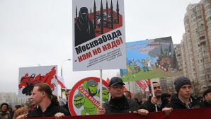 Marş naţionalist de Ziua Unităţii în Rusia: Zeci de oameni au fost reţinuţi