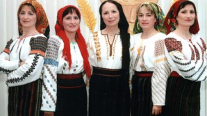 Legaţi prin sânge şi cântec. Poveştile interpreţilor moldoveni, care evoluează pe scenă împreună cu fraţii şi surorile lor (VIDEO)