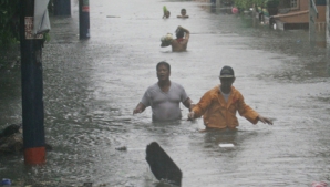 Inundaţii puternice în centrul Vietnamului: Peste 30 de oameni şi-au pierdut viaţa