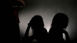 Umilite şi vândute ca nişte animale. Soarta a mii de moldovence care au căzut pradă traficanţilor de carne vie (VIDEO)