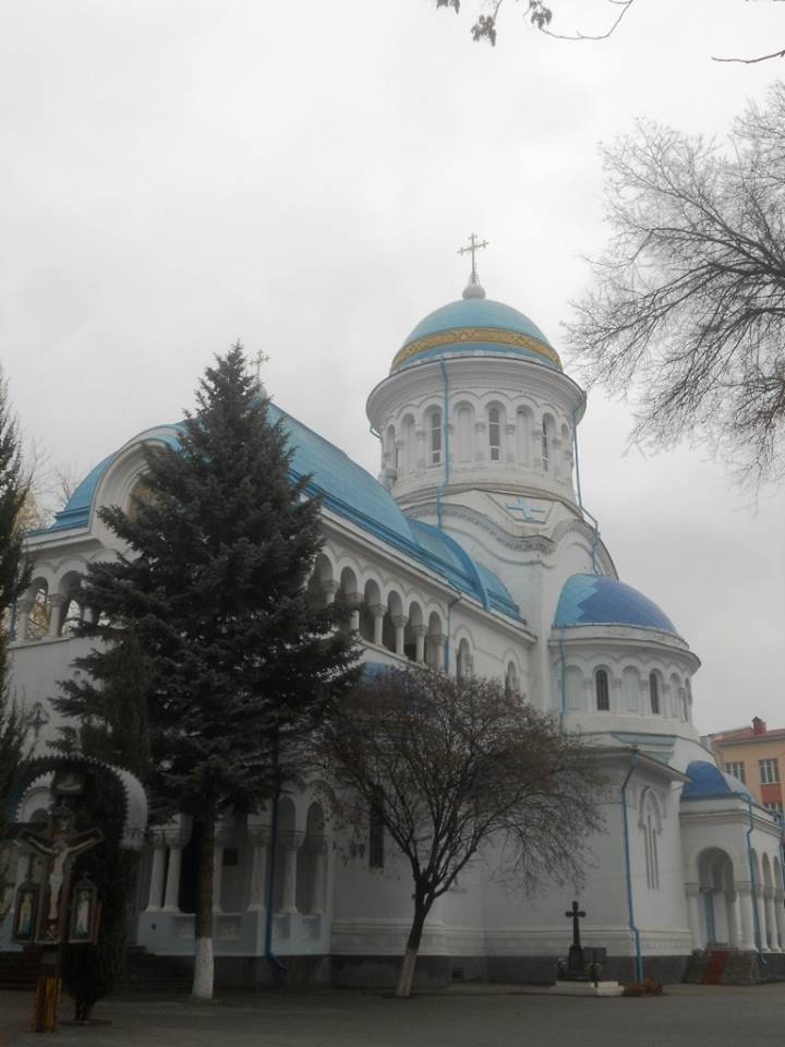 Restaurare cu încălcări în stil moldovenesc. "Au pus ferestre şi uşi termopan unui monument de arhitectură " (VIDEO/FOTO)