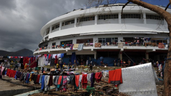 Dezastrul lăsat de taifunul din Filipine, în IMAGINI FOTO SFÂŞIETOARE. Nici măcar ajutoarele umanitare nu pot ajunge acolo