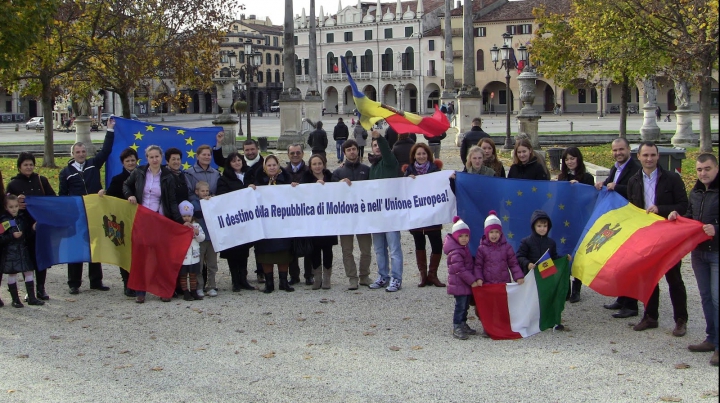 Miting pentru susţinerea cursului pro-european al Republicii Moldova în Italia. "Destinul ţării noastre este în UE"