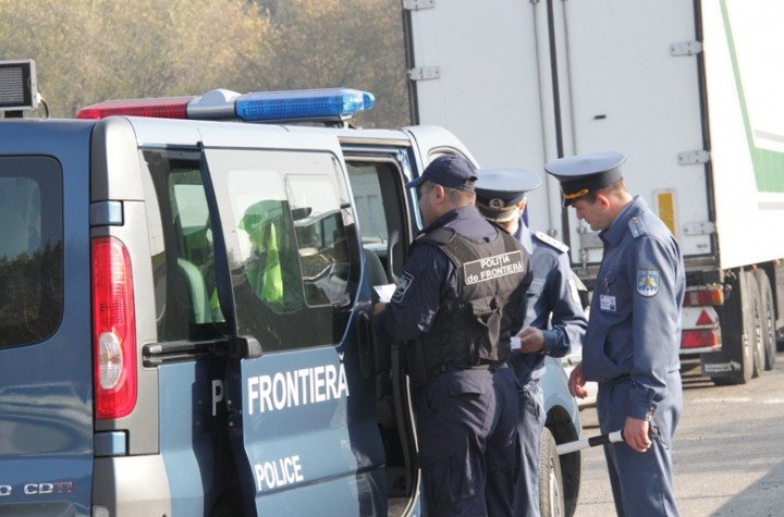 Operaţiunea "Lease Car II": Oamenii legii au reţinut 28 de maşini, trei dintre care figurau în baza Interpol (FOTO)