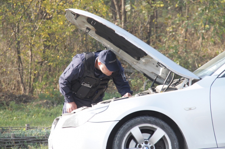 Operaţiunea "Lease Car II": Oamenii legii au reţinut 28 de maşini, trei dintre care figurau în baza Interpol (FOTO)