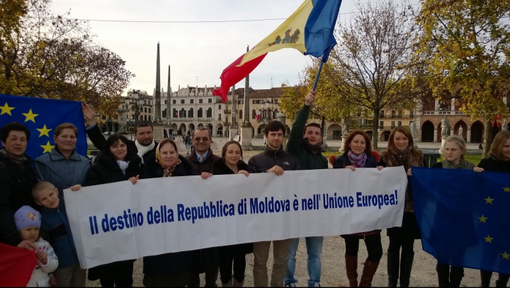 Miting pentru susţinerea cursului pro-european al Republicii Moldova în Italia. "Destinul ţării noastre este în UE"