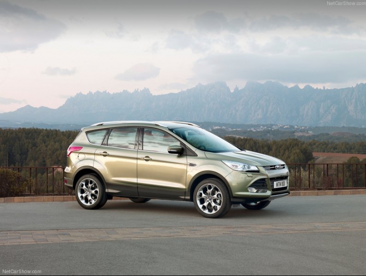 Noile condiţii avantajoase la cumpărarea smart-crossoverului stilat şi practic Ford Kuga (FOTO)