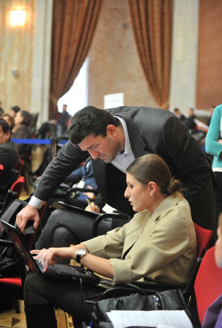 (FOTO/VIDEO) Reporter Publika TV, ameninţat de comunistul Iurie Muntean: Voi avea grijă să nu mai lucrezi în presa locală