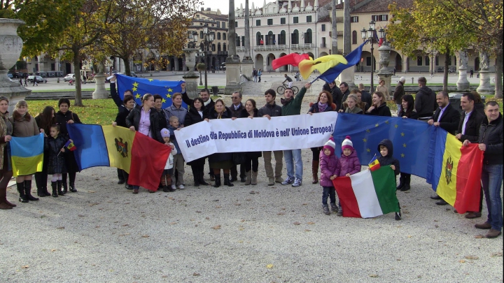 Miting pentru susţinerea cursului pro-european al Republicii Moldova în Italia. "Destinul ţării noastre este în UE"