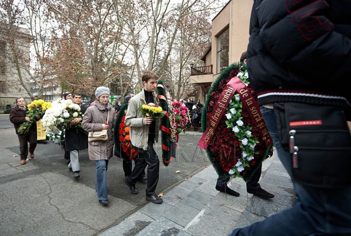 Maestrul Titus Jucov, petrecut pe ultimul drum de sute de moldoveni GALERIE FOTO, VIDEO