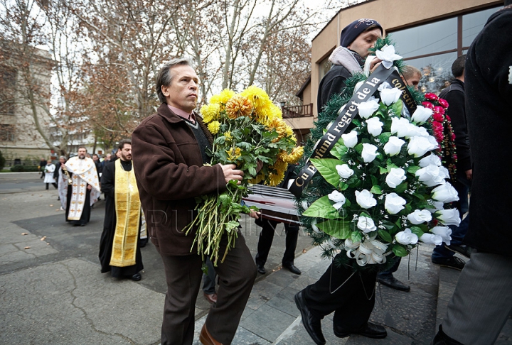 Maestrul Titus Jucov, petrecut pe ultimul drum de sute de moldoveni GALERIE FOTO, VIDEO