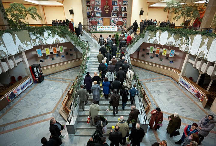 Maestrul Titus Jucov, petrecut pe ultimul drum de sute de moldoveni GALERIE FOTO, VIDEO