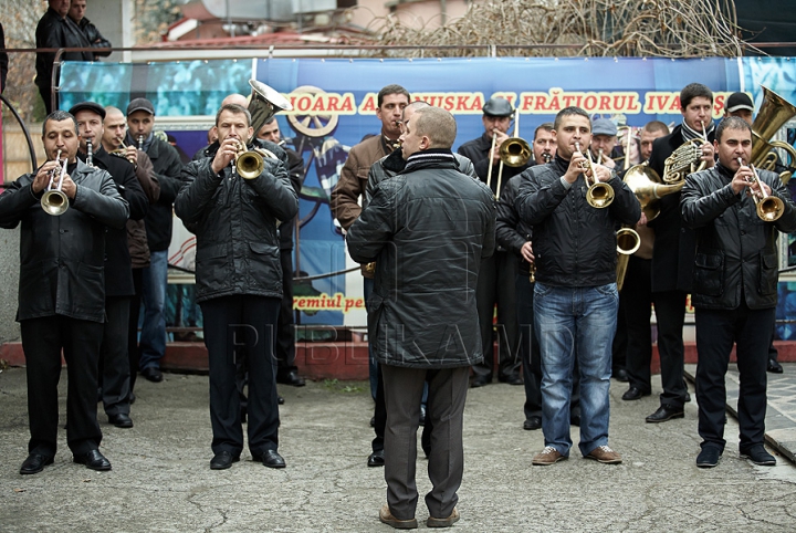 Maestrul Titus Jucov, petrecut pe ultimul drum de sute de moldoveni GALERIE FOTO, VIDEO