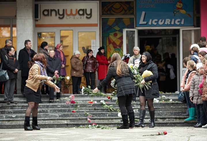 Maestrul Titus Jucov, petrecut pe ultimul drum de sute de moldoveni GALERIE FOTO, VIDEO