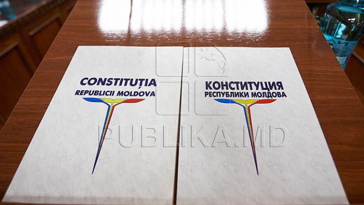 Premierul susţine că excluderea denumirii limbii oficiale din Constituţie ar putea fi o soluţie pentru Moldova