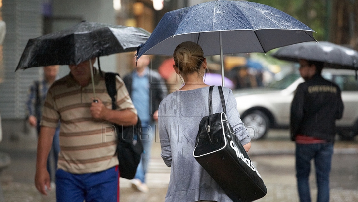 Săptămâna începe cu ploi şi temperaturi în scădere. Cum va fi vremea în următoarele zile