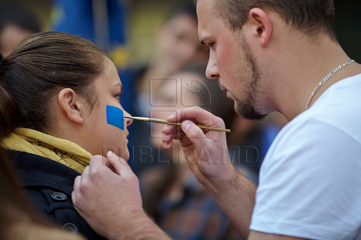 FOTOGRAFII ISTORICE din timpul mitingului în care moldovenii au arătat întregii lumi că vor să facă parte din UE