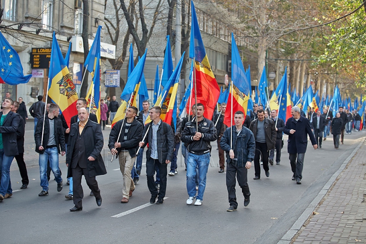 FOTOGRAFII ISTORICE din timpul mitingului în care moldovenii au arătat întregii lumi că vor să facă parte din UE