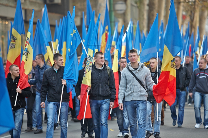 FOTOGRAFII ISTORICE din timpul mitingului în care moldovenii au arătat întregii lumi că vor să facă parte din UE